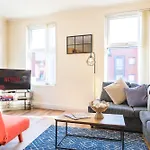 4 Bed, 2 Bath House, Long Term Stay Savings, Contractors, Big Groups, Free Parking!