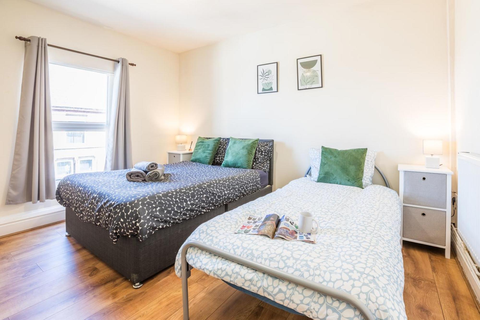 4 Bed, 2 Bath House, Long Term Savings, Contractors, Big Groups, Free Parking! * Liverpool